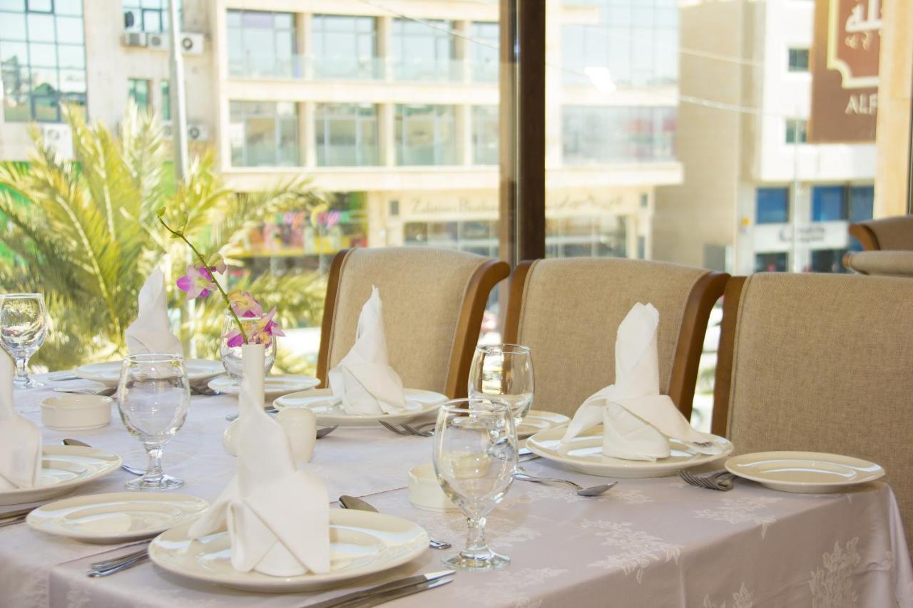 Thousand Nights Hotel Amman Exterior photo Restaurant