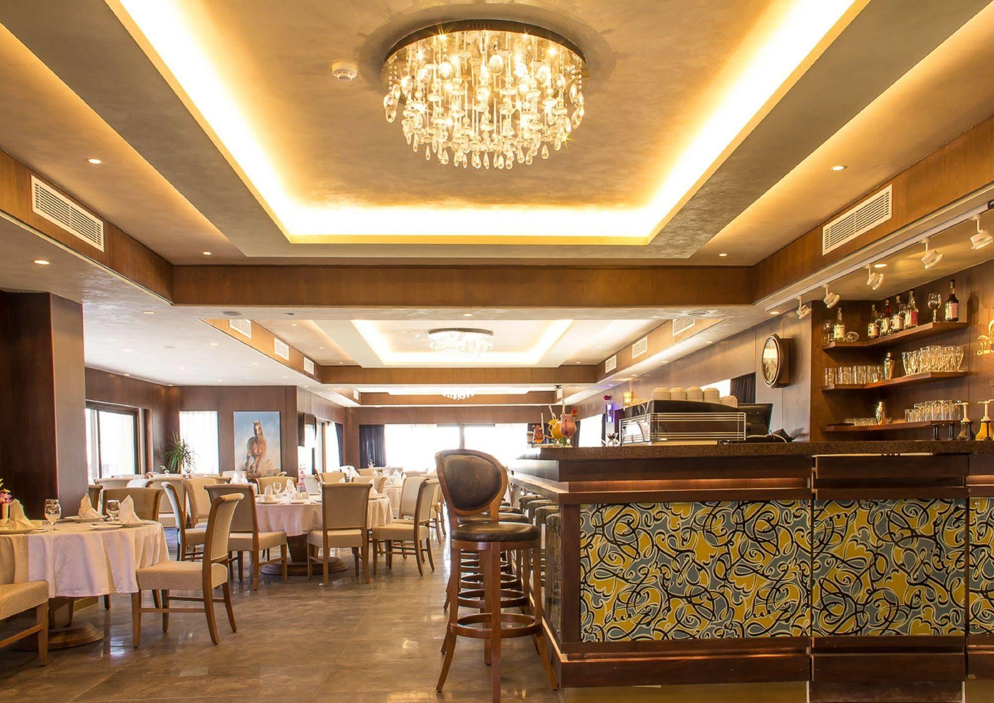 Thousand Nights Hotel Amman Exterior photo Restaurant