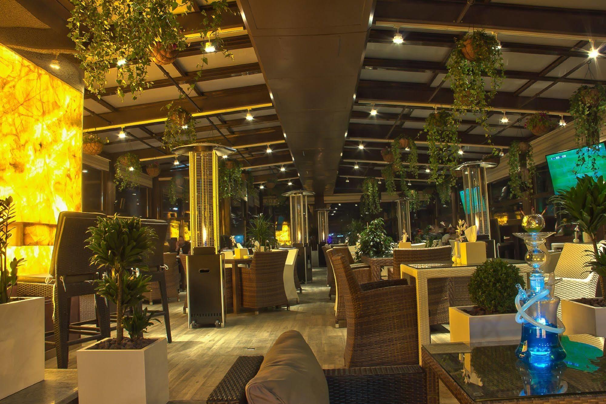 Thousand Nights Hotel Amman Exterior photo The interior of the restaurant